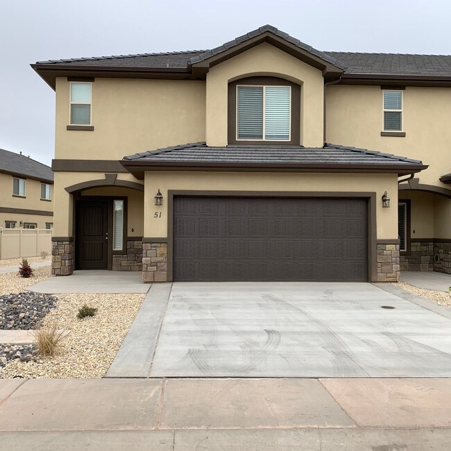 Building Photo - Spacious 3-Bedroom Townhome in Black Hawk ...