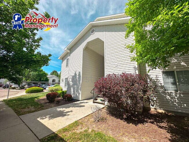 Building Photo - 5843 W Clearview Ln