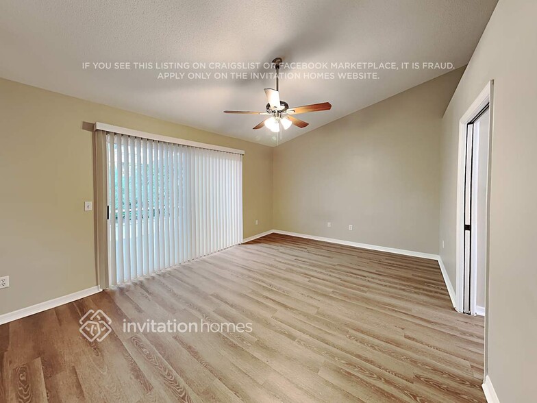 Building Photo - 37 Carriage Creek Way