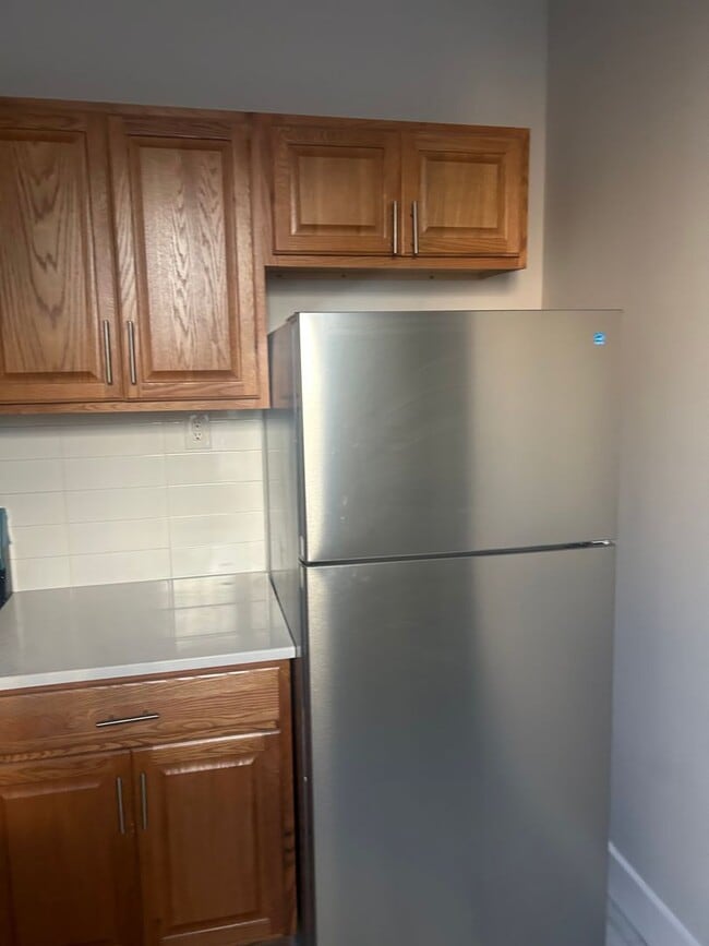 Building Photo - 3BR 1,5 bath Only with 3 Br pha voucher