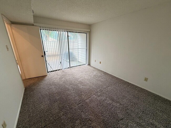 Building Photo - 11983 Bob White Dr