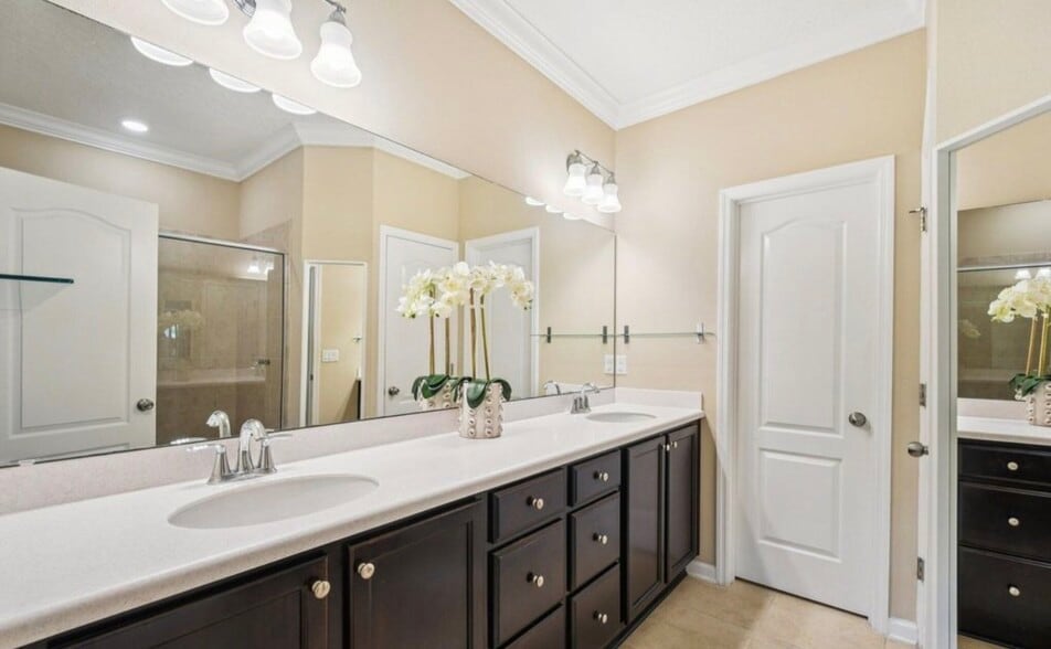 Building Photo - 73 Calle de Paz