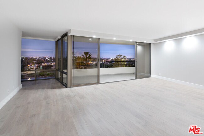 Building Photo - 4265 Marina City Dr