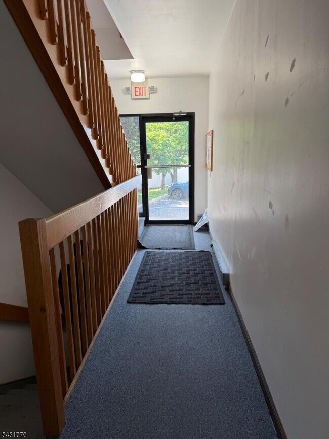 Building Photo - 52 Heckel St