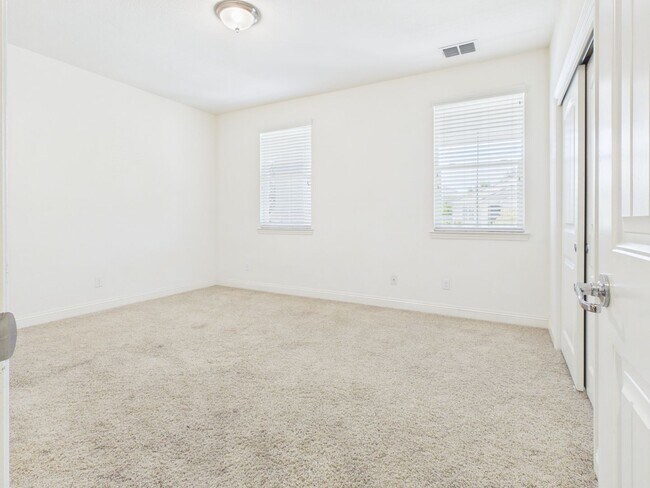 Building Photo - Spacious 5-Bedroom Solar Home in Blackstone with Resort Style Amenities