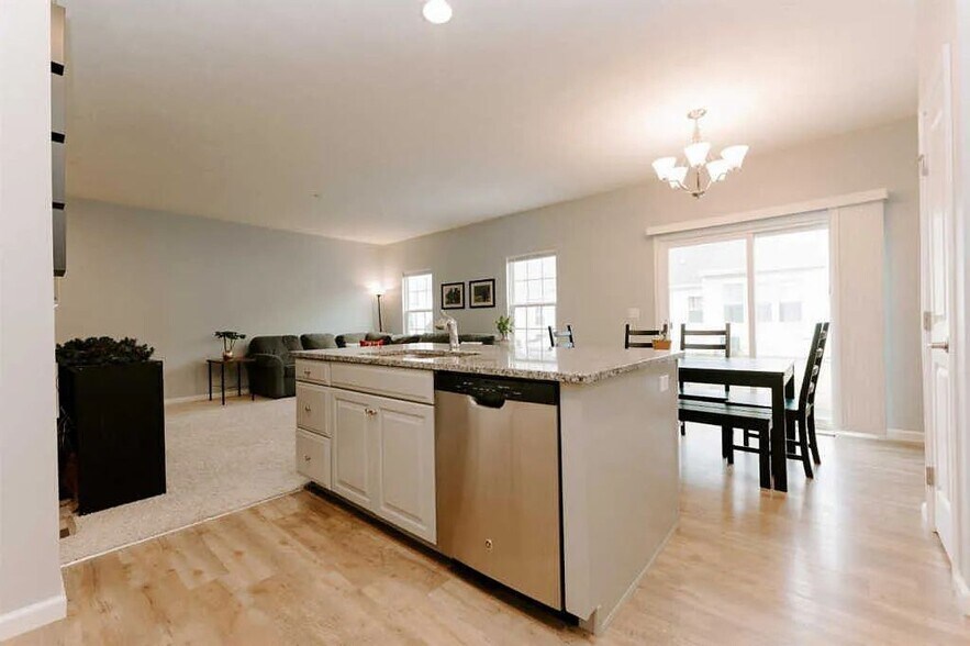 Building Photo - 3297 Cres Falls Way