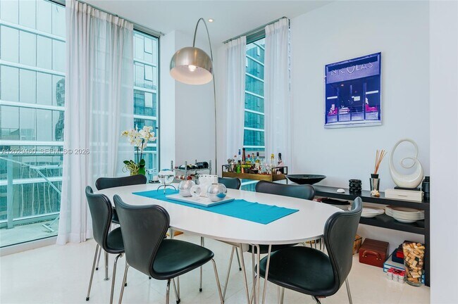 Building Photo - 300 S Biscayne Blvd