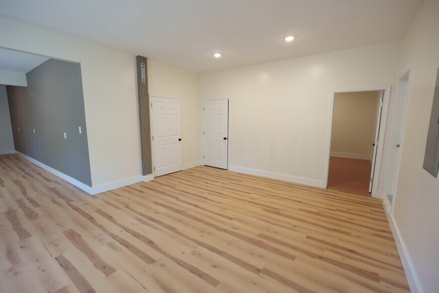 Building Photo - 60 Madison Dr