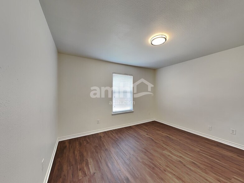 Building Photo - 904 Sunrise Ln