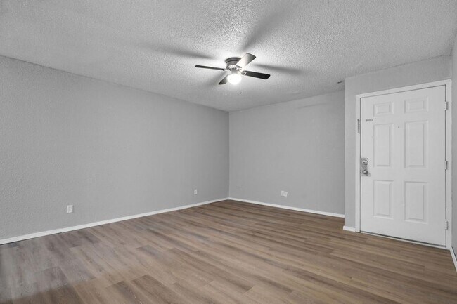 Building Photo - 865 S Douglas Ave