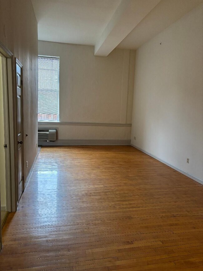 Building Photo - The Uptown Lofts #105