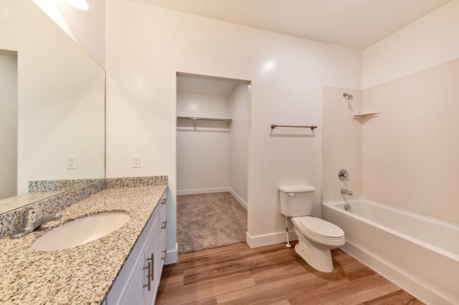 Building Photo - Beautiful Smart Home 3 Bed, 2 bath in Clea...