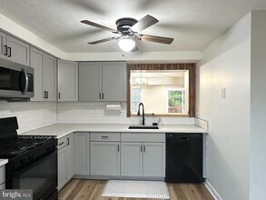 Building Photo - 31 Stoneshire Dr