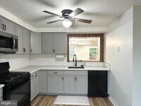 Building Photo - 31 Stoneshire Dr