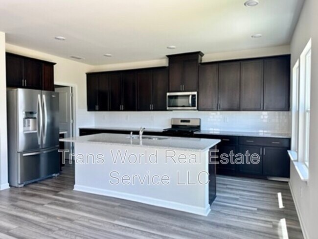 Building Photo - 5950 Green Ash Ct