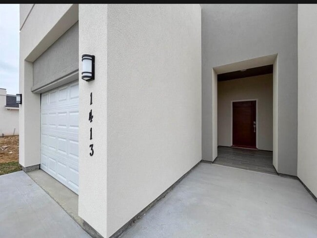 Building Photo - 1413 El CAPORAL DR.