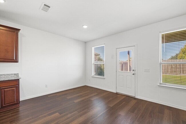 Building Photo - 329 Paso Fino Dr