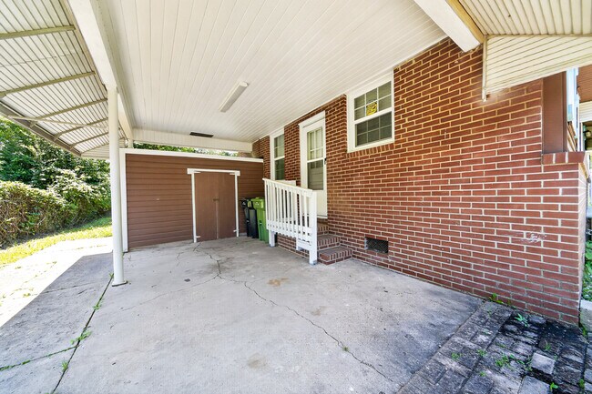 Building Photo - 2848 Blan St