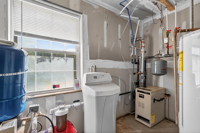 Building Photo - 531 NY-211