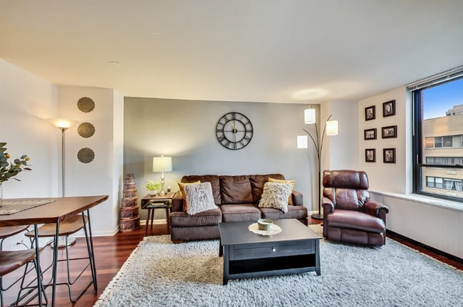 Building Photo - Goldcoast 1b1b Apartment Available