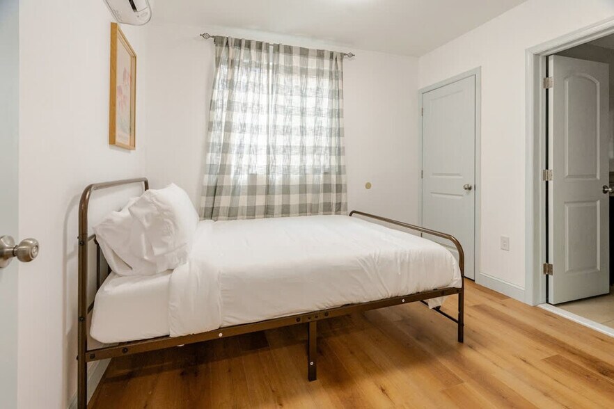 Building Photo - 1384 Ridge Ave