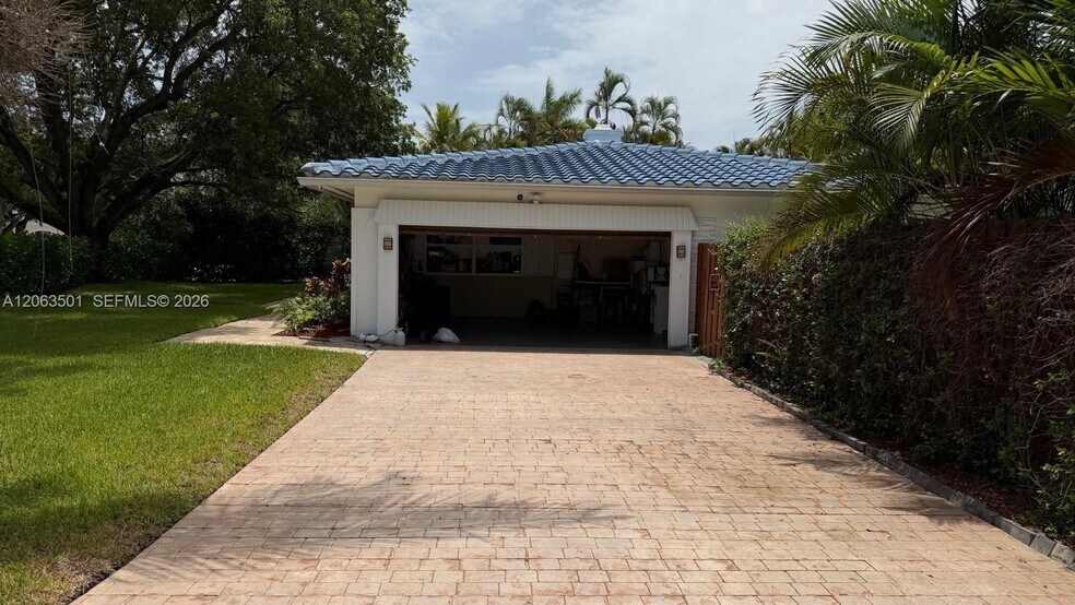 Building Photo - 1519 Bayview Dr