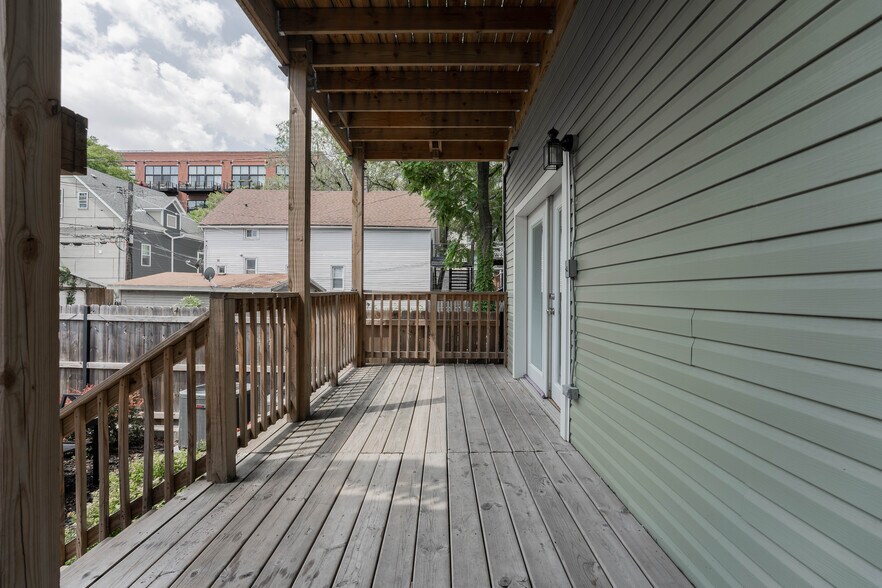 Building Photo - 2651 W Armitage Ave