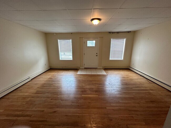 Primary Photo - 330 Ringgold St