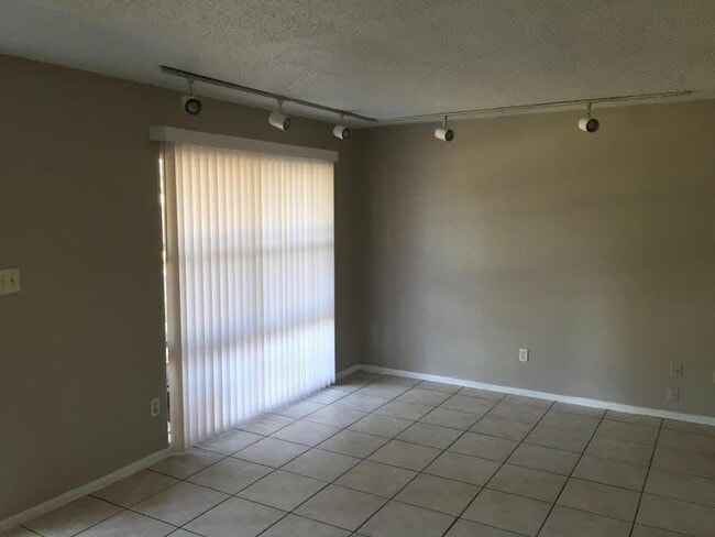 Building Photo - 5216 Palisades Dr