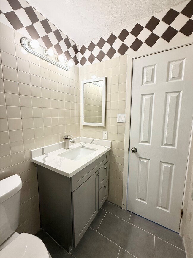 Building Photo - 12210 Cliffgate Dr