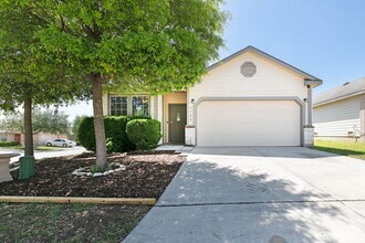 Building Photo - Boerne, TX ~Single Story 3 Bedroom near Ca...