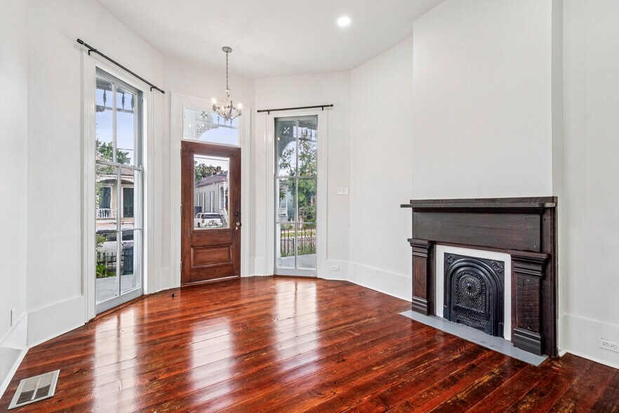 Building Photo - 2644 Lepage St