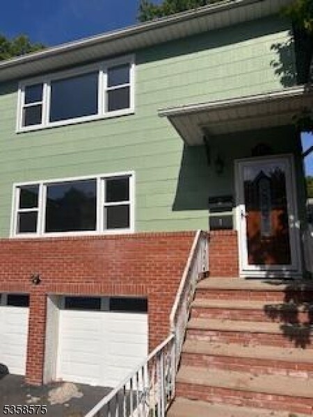 Building Photo - 252 N 6th St