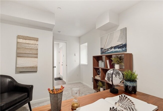 Building Photo - Luxury 3-Bed Interbay Townhome