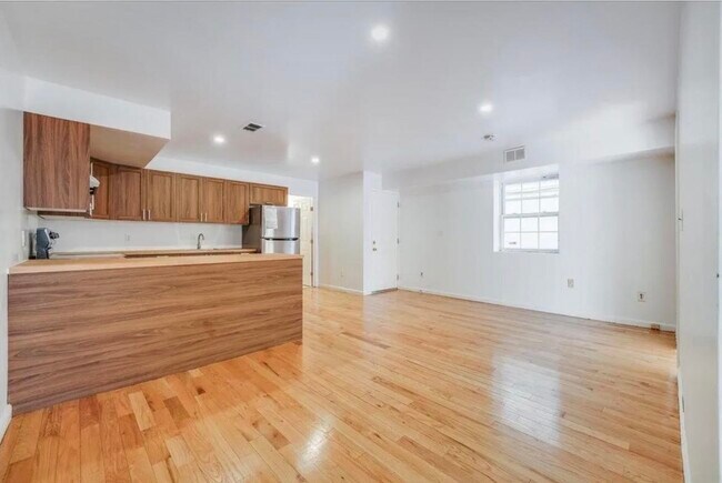 Building Photo - 283 Winfield Ave