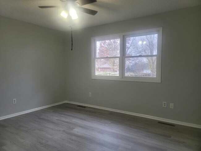 Building Photo - 621 Ridgeway Rd