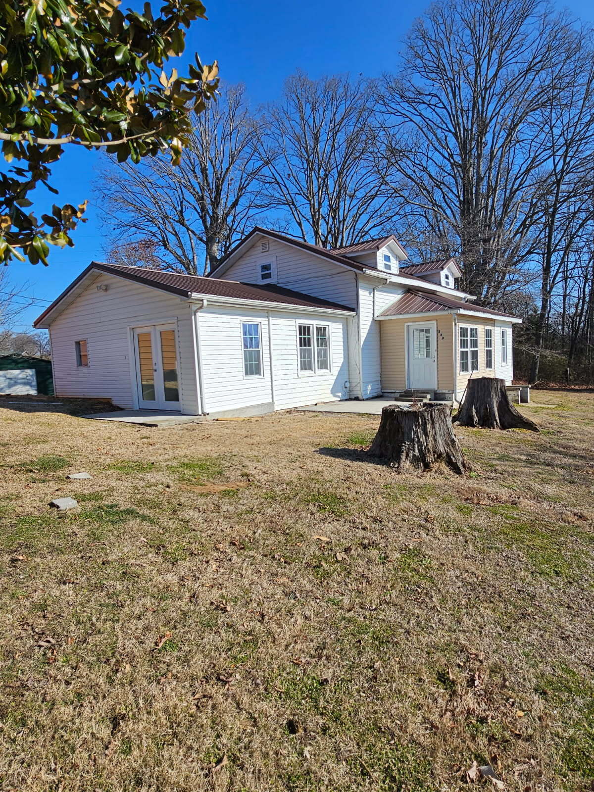 Building Photo - 560 Robinson Dr