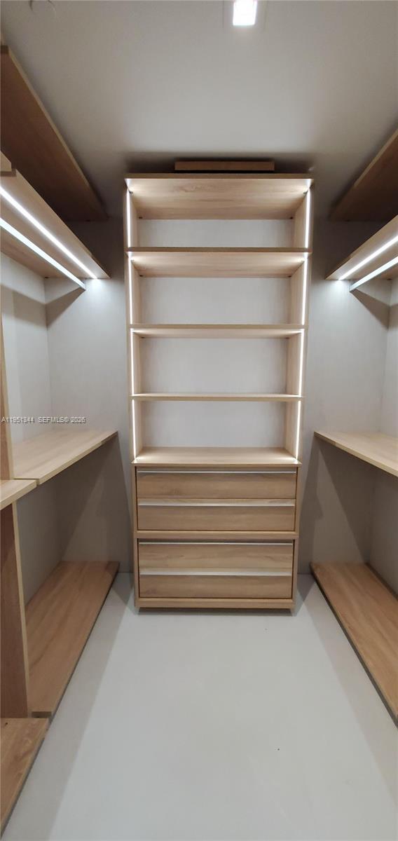 Building Photo - 18975 Collins Ave