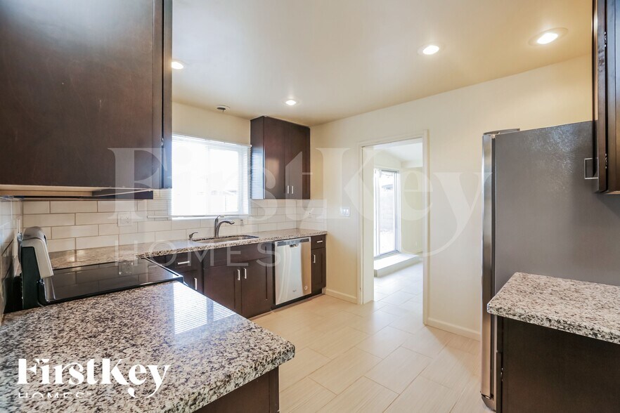 Building Photo - 4144 E Almeria Rd