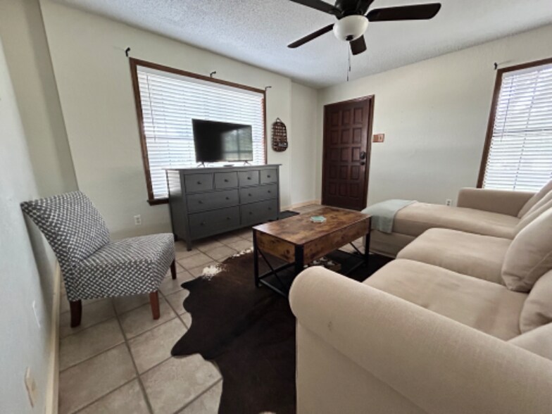 Building Photo - 187 Oak Park Rd