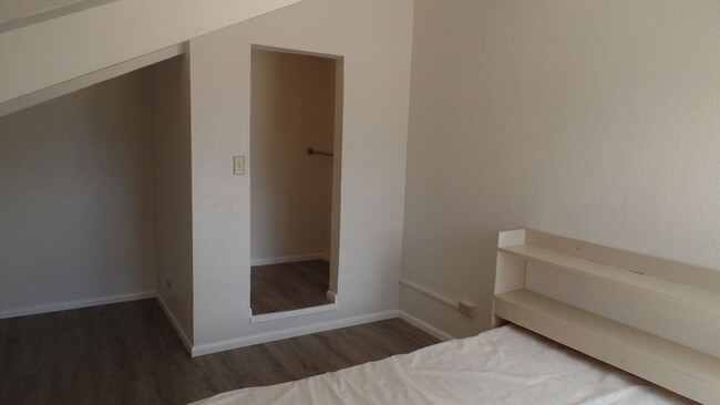 Building Photo - 2 bedroom + loft bedroom, 1 bath, 2 parkin...