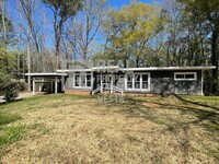 Building Photo - 717 Forest Hill Rd