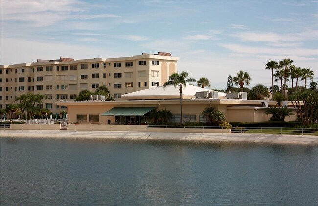 Building Photo - 4575 Cove Cir