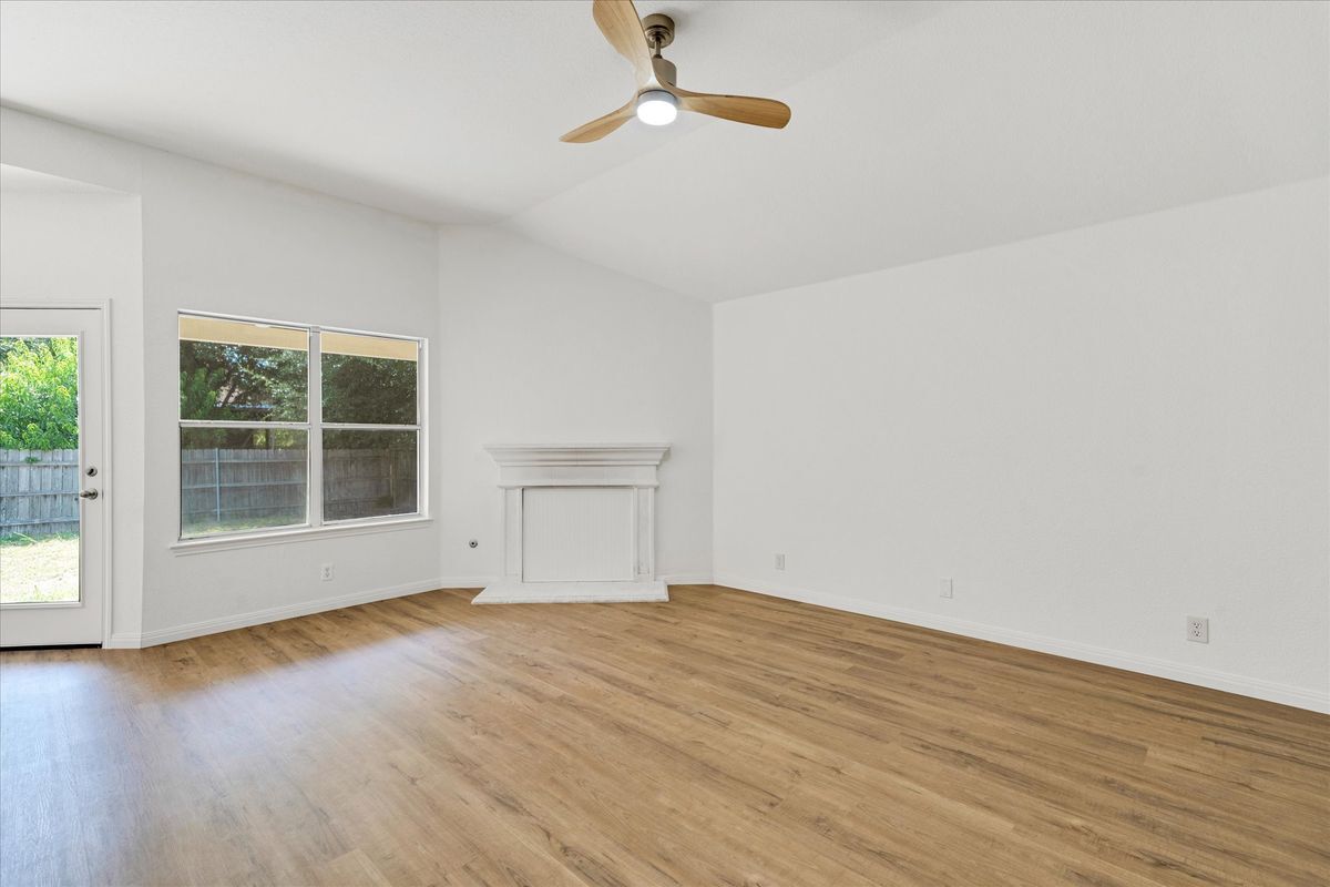 Building Photo - 1707 Primrose Ln