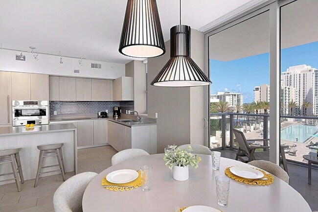 Building Photo - 4010 S Ocean Dr