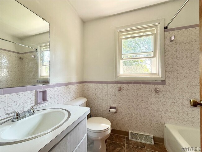 Building Photo - 90 E Summerset Ln
