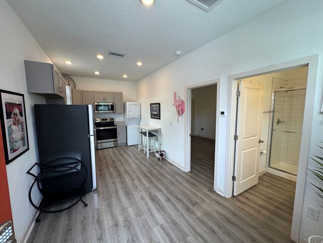 Building Photo - Cozy one bedroom apartment near downtown S...