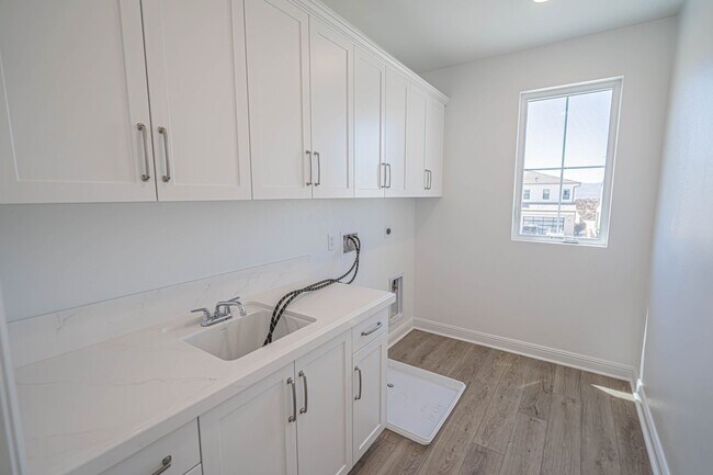Building Photo - Spacious 5-Bedroom Home with Community Ame...