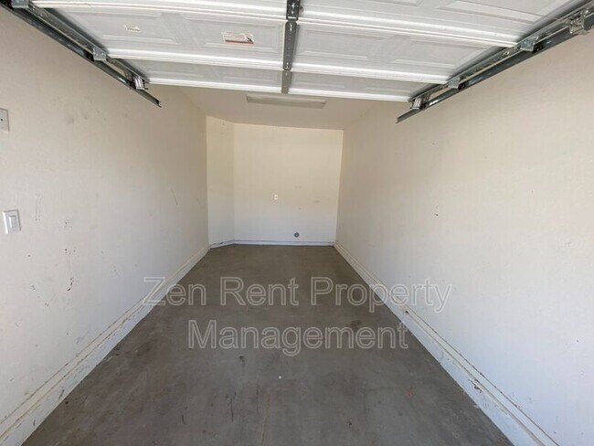 Building Photo - 36971 W Oliveto Ave