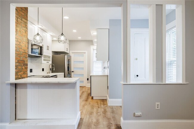 Building Photo - 222 Gregory St